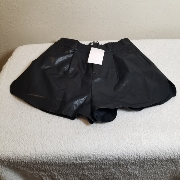 Blank NYC Pants - Grey Lab Faux leather loose shorts Lined Suze Medium